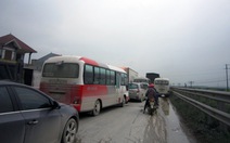 Tai nạn đường sắt tại Nghệ An, QL1A ách tắc hơn 20km