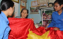 Cựu tù chính trị may cờ tặng Hoàng Sa, Trường Sa
