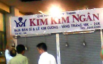 Sập trần nhà trong trung tâm thương mại An Đông