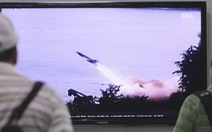 Triều Tiên phóng hai tên lửa trong đêm