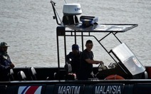 Lật tàu ngoài khơi Malaysia: 2 người chết, 19 mất tích