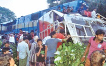 Tàu hỏa đụng xe đi đám cưới, 11 người tử nạn