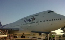 Máy bay Boeing 747 hạ cánh khẩn cấp vì vỡ kính