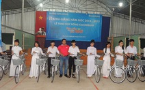 Tuổi Trẻ tặng xe đạp cho học trò nghèo Phú Quốc