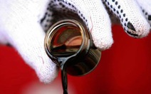 Giá dầu giảm mạnh dưới 2 con số