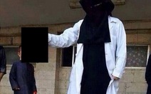 Nữ sinh Anh khoe ảnh cầm đầu con tin IS đẫm máu