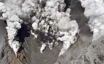 ​Núi lửa Nhật Bản phun, 8 du khách bị thương