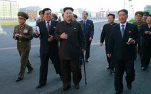 Kim Jong Un chống gậy tái xuất hiện?