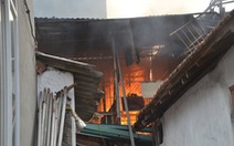 Cháy 3 ngôi nhà liền kề giữa trung tâm TP Hạ Long