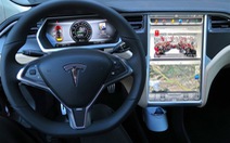 Mổ xẻ Tesla Model S còn hơn cả… iPad