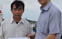 Hội người Việt tại Pháp tặng quà ngư dân Lý Sơn
