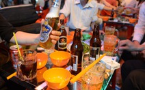 Hiệp hội và doanh nghiệp: Dán tem bia là gây lãng phí