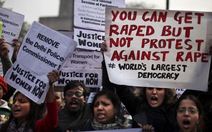 Chống cự cưỡng bức, thiếu nữ Ấn Độ bị thiêu sống