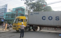 Xe container làm sập hệ thống cáp