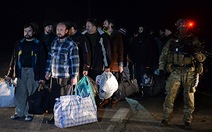 ​Ukraine và quân ly khai trao đổi hàng trăm tù binh