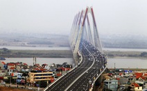 Người đi bộ, xe súc vật kéo không được qua cầu Nhật Tân