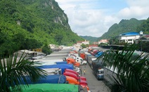 ​Hơn 1.000 xe hàng nông sản ùn ứ ở cửa khẩu Tân Thanh