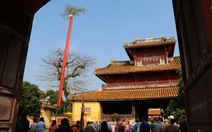 Dựng nêu trong hoàng cung triều Nguyễn