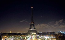 Máy bay không người lái lượn lờ ở Paris, Pháp bối rối