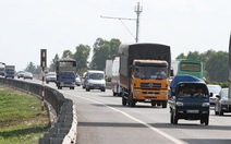 Lo ngại khi cho xe chạy 120 km/giờ trên đường cao tốc