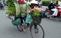 Những phụ nữ không có hoa ngày 8-3