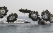 Mỹ - Hàn tập trận: khói đen mù mịt trên biển
