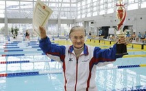 Cụ bà 100 tuổi vô địch cuộc thi bơi 1.500m ở Nhật