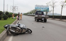 Xe máy chạy lấn đường tông xe CSGT, một người chết