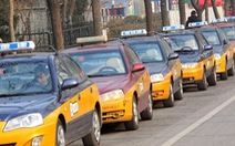 Hơn 30 tài xế taxi Bắc Kinh uống thuốc trừ sâu tự tử