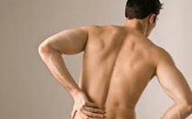 Cái lưng đau có "yếu" chuyện vợ chồng?