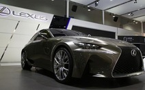 Lexus “trung thành” với lưới tản nhiệt hình con suốt