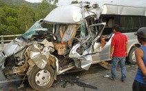 Xe du lịch đụng xe tải 1 người chết, 7 người bị thương