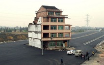 Những ngôi nhà "chình ình" không chịu di dời tại Trung Quốc