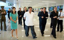 Cận cảnh Kim Jong Un cùng vợ thị sát cảng hàng không mới