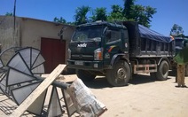 Thanh Hóa: Dân chặn xe tải gây ô nhiễm và làm hỏng đường