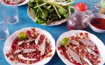 Lại nguy kịch vì ăn tiết canh