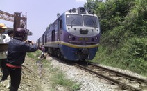 Tông vào đá, tàu hỏa trật khỏi đường ray tại Quảng Ngãi