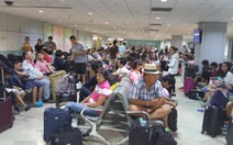 Hình ảnh khách mắc kẹt ở sân bay do siêu bão Soudelor