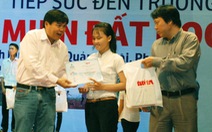 142 tân sinh viên Quảng Ngãi, Bình Định, Phú Yên nhận học bổng