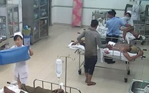 Camera ghi cảnh vào bệnh viện đâm đối thủ đang cấp cứu