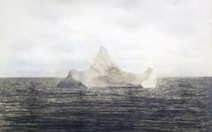 32.000 USD cho bức ảnh chụp tảng băng tàu Titanic đâm chìm