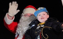 ​7.000 người tổ chức Noel sớm cho bé trai bị ung thư