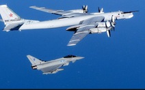 Bốn chiến đấu cơ Mỹ chặn 2 máy bay Nga