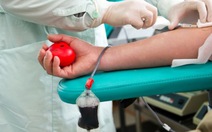 Pháp bỏ lệnh cấm đàn ông đồng tính hiến máu