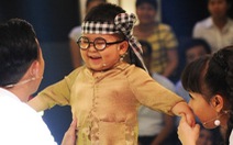Ku Tin mặc áo bà ba nhảy Gangnam Style gây cười tưng bừng
