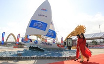 Đà Nẵng đặt mô hình thuyền buồm gần cầu Rồng 