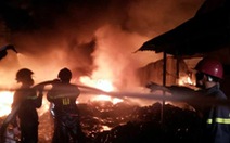 ​Công ty gỗ gần 1.000 mét vuông bị cháy rụi trong đêm