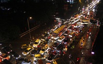 Hà Nội: hàng trăm ôtô ùn tắc sau mưa chiều 4-12