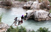 ​Điểm tin: Qua sông bằng hai sợi cáp ở Quảng Trị
