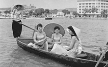 Điểm tin giải trí: Phụ nữ Sài Gòn đi đò ngày xưa